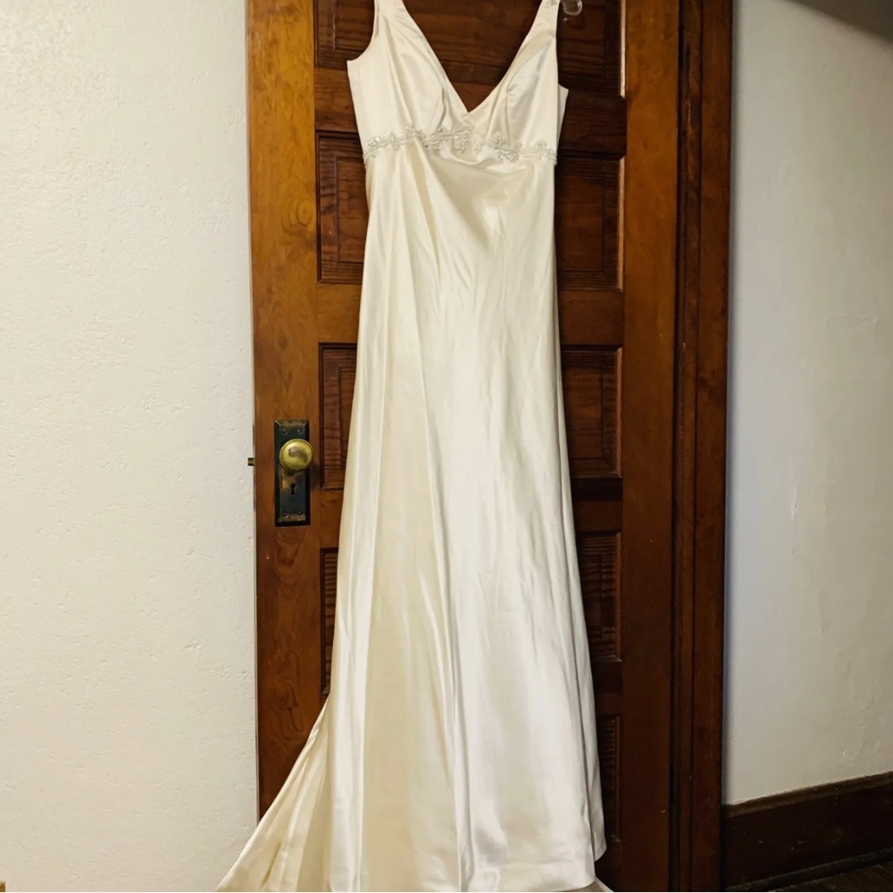 Maggie Sottero Wedding Bridal Dress Size 14 Ivory V Neck Rhinestone Sleeveless